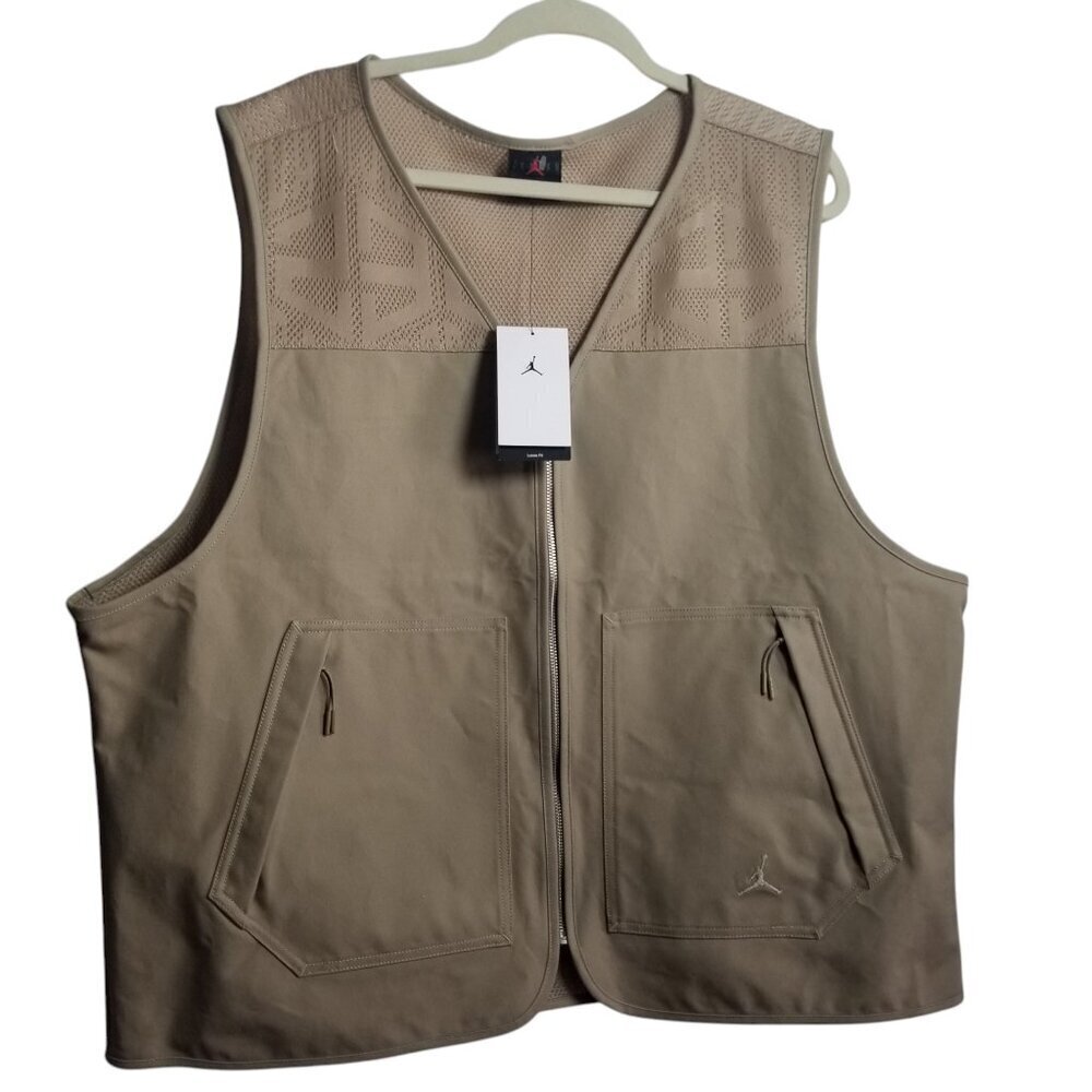 NWT Jordan Men's Utility Sportswear, Gorpcore Beige Vest Sz XL